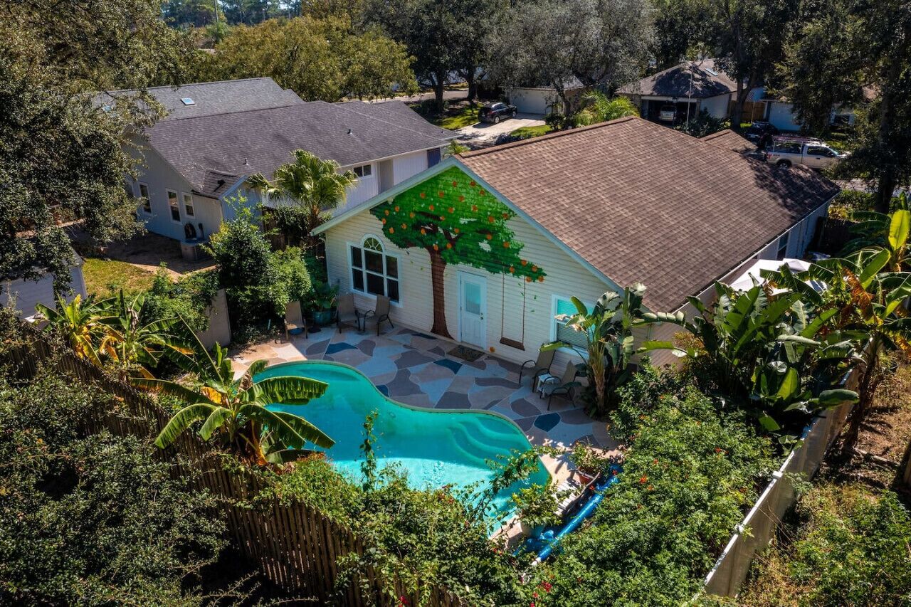 Lämmitetty uima-allas