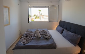 4 makuuhuonetta, silitysrauta/-lauta, vauvan matkasänky, ilmainen Wi-Fi