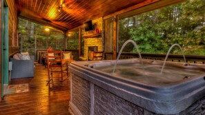 Private spa tub - Finding Grace by Escape to Blue Ridge (Blue Ridge)