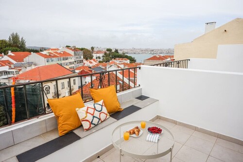 One bedroom Apt | Almada | Balcony w/River Views by Lisbeyond