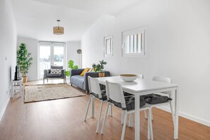 Dining - One bedroom Apt | Almada | Balcony w/River Views! (Almada)