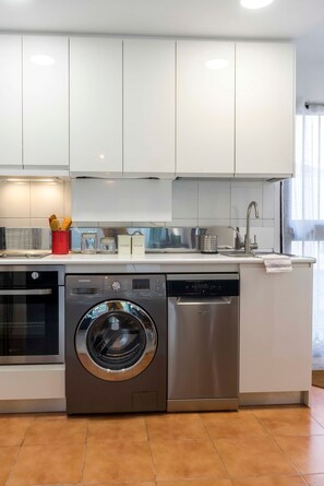 Køleskab, mikrobølgeovn, ovn, opvaskemaskine