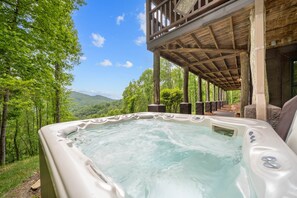 Outdoor spa tub - Elegant Mountain Lodge with Beautiful Sunsets (Vilas)