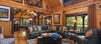 Elegant Mountain Lodge with Beautiful Sunsets