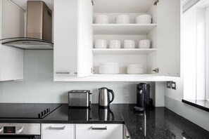 Fridge, microwave, oven, stovetop - Blueground | Nine Elms, elevator & roof, nr bars (London)