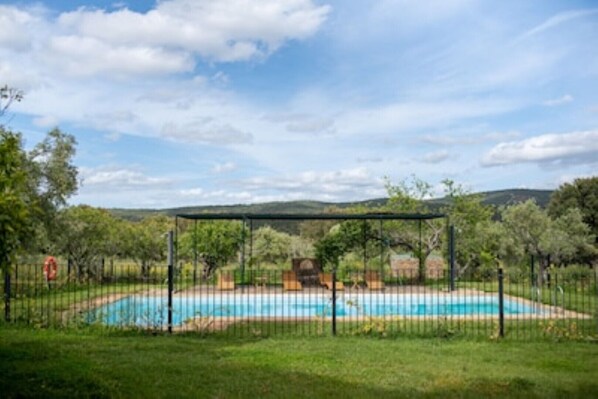 حمّام سباحة خارجي