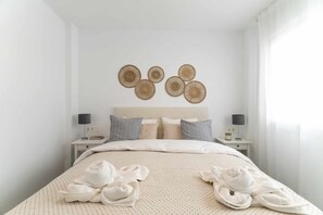 1 dormitori, planxa i posts de planxar, wifi i roba de llit