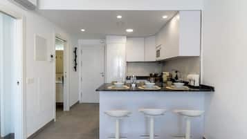 Refrigerador, microondas, horno y lavavajillas