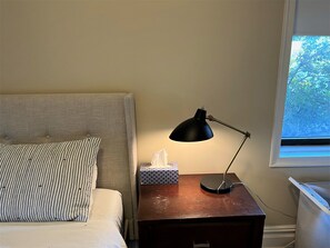 1 bedroom, desk, WiFi