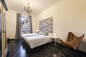 2 chambres, fer et planche à repasser, accès Internet, draps fournis