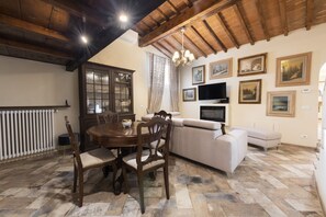 Dining - Casa Griselda in Florence by Mmega (Firenze)