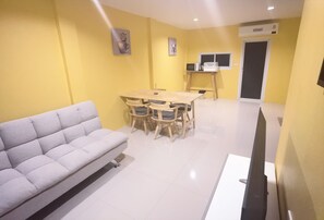 Lobby - YYK Homestay (Nakhon Chai Si)