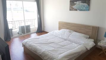 Royal Double Room, Shared Bathroom | Desk, free WiFi