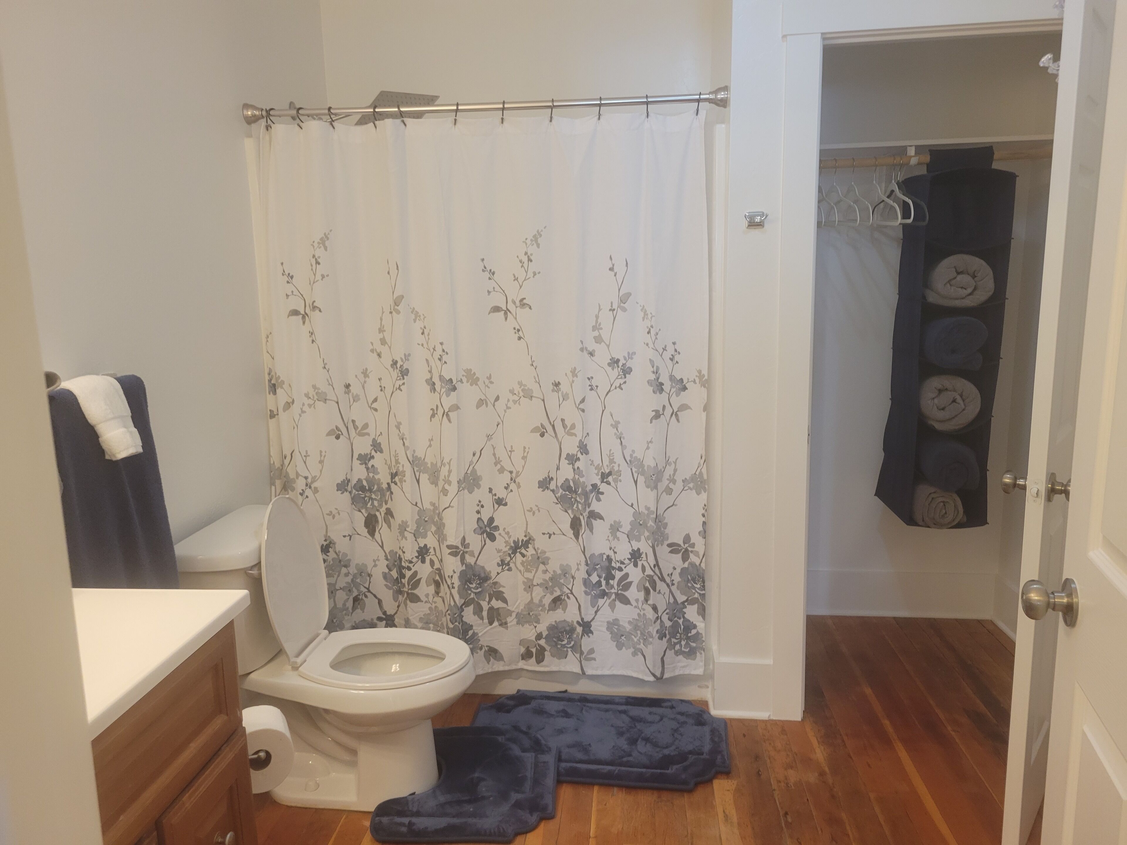 Combined shower/bathtub, towels, soap, shampoo