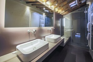 Doccia, asciugacapelli