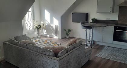 Lanarkshire Apartment- Views- Sleeps 4- Balcony