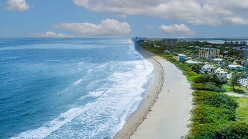 Enjoy Hutchison Island Life! 2 Bedroom. 1.5 Bath with View!