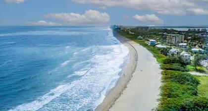 Enjoy Hutchison Island Life! 2 Bedroom. 1.5 Bath with View!