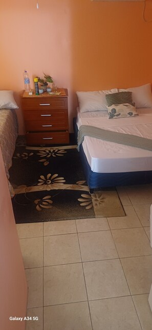 Iron/ironing board, WiFi, bed sheets