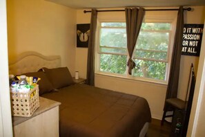 2 bedrooms, desk, iron/ironing board, free WiFi