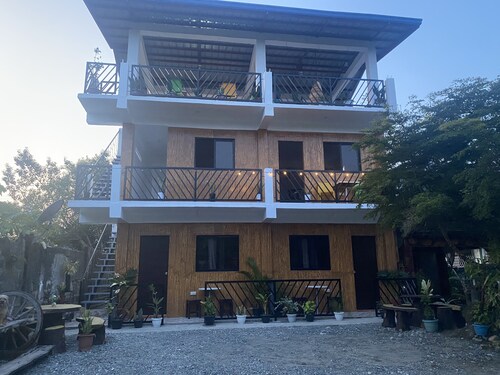 Traditional Filipino Home near Hundres Islands wharf