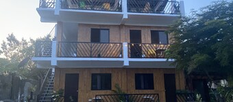 Traditional Filipino Home near Hundres Islands wharf