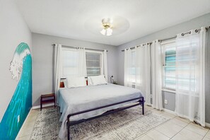 2 habitaciones, escritorio, internet y ropa de cama 