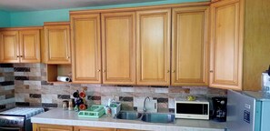 Fridge, microwave, oven, stovetop - COMFORT HAVEN APTS , WHERE YOUR STAY IS SAFE WITH US. (Roseau)