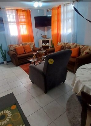 Una Smart TV, libros