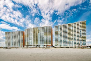 Exterior - Renovated condo with breathtaking views, pools, hot tubs & beach access (North Myrtle Beach)