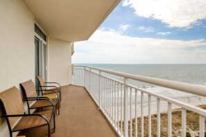 Property grounds - Renovated condo with breathtaking views, pools, hot tubs & beach access (North Myrtle Beach)