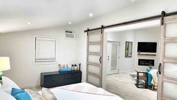 1 bedroom, desk, iron/ironing board, WiFi