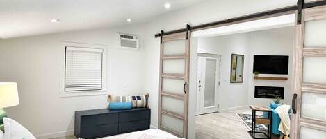 1 bedroom, desk, iron/ironing board, WiFi