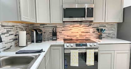 Decatur Bungalow Cozy Comfort & Convenience