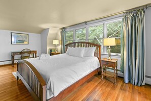 6 bedrooms, iron/ironing board, WiFi, bed sheets