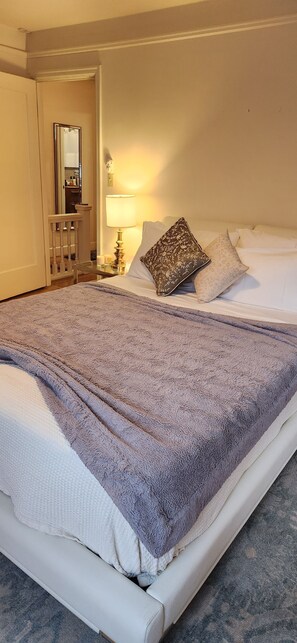 2 bedrooms, desk, iron/ironing board, free WiFi - Eagle Hill Home centrally located between SF and San Jose (Redwood City)