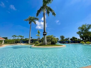 حمّام سباحة خارجي