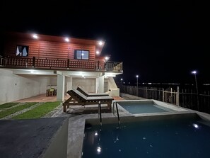 5 من حمّامات السباحة الخارجية