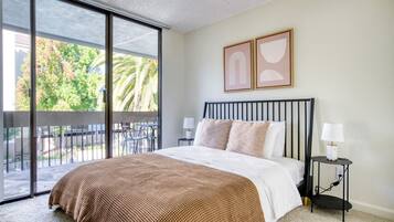 3 bedrooms, iron/ironing board, WiFi, bed sheets