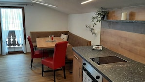 Kaffetrakter/tekoker, kjøleskap, mikrobølgeovn og ovn