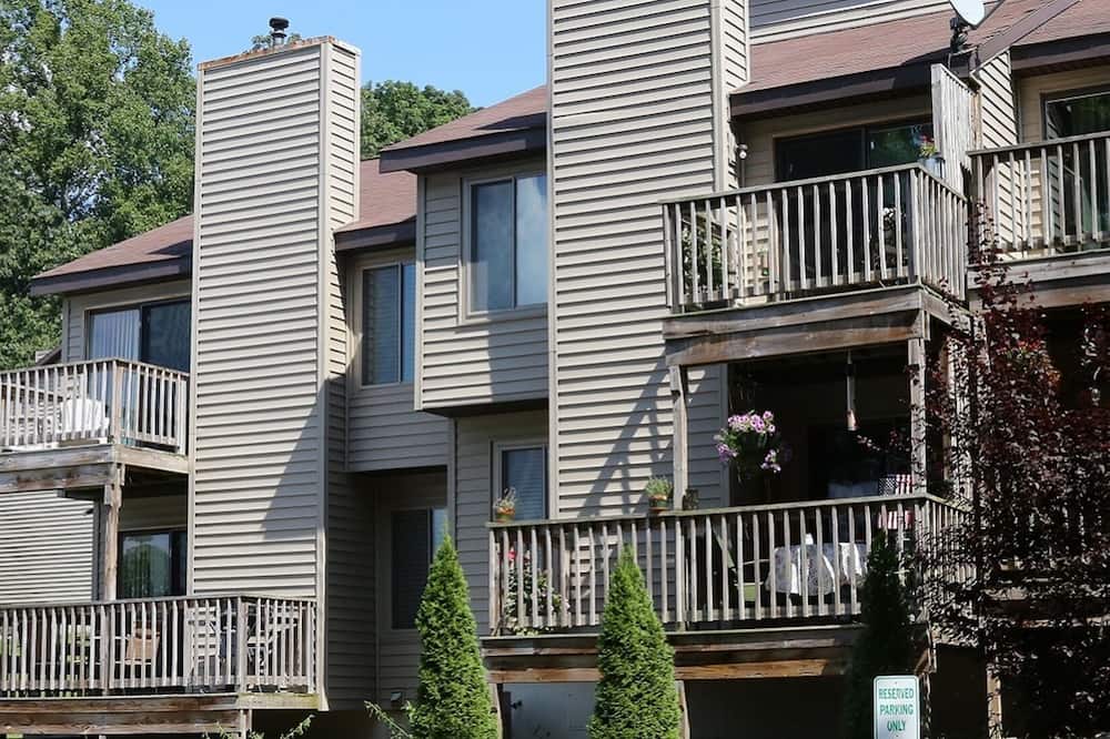 Lakeview Golf Resort Townhouses - Harmony Grove, WV