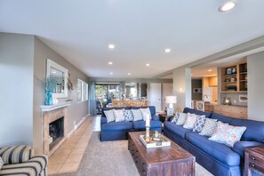 Smart TV, fireplace, DVD player, books - Beach Condo, 3 Bedrooms/2 Bath, Sleeps 9 Private Corner Patio Views of Dunes (Watsonville)