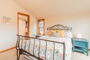 3 bedrooms, desk, free WiFi, bed sheets - 3BR/2.5BA FIFA Convenient home w/ AC central location, 4 Smart TVs & fast WiFi (Seattle)