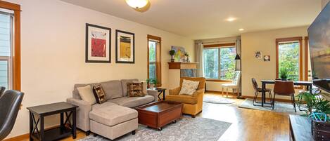 Smart TV, fireplace