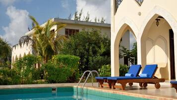 Luxury Villa, 3 Bedrooms | 3 bedrooms, desk, iron/ironing board, bed sheets