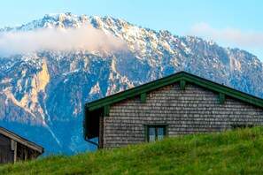 Exterior - Vacation apartment cloverleaf 65 sqm, 2 bedrooms, living room with kitchen, 4 pers, WLAN (Ruhpolding)