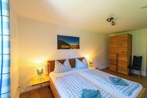1 bedroom, bed sheets