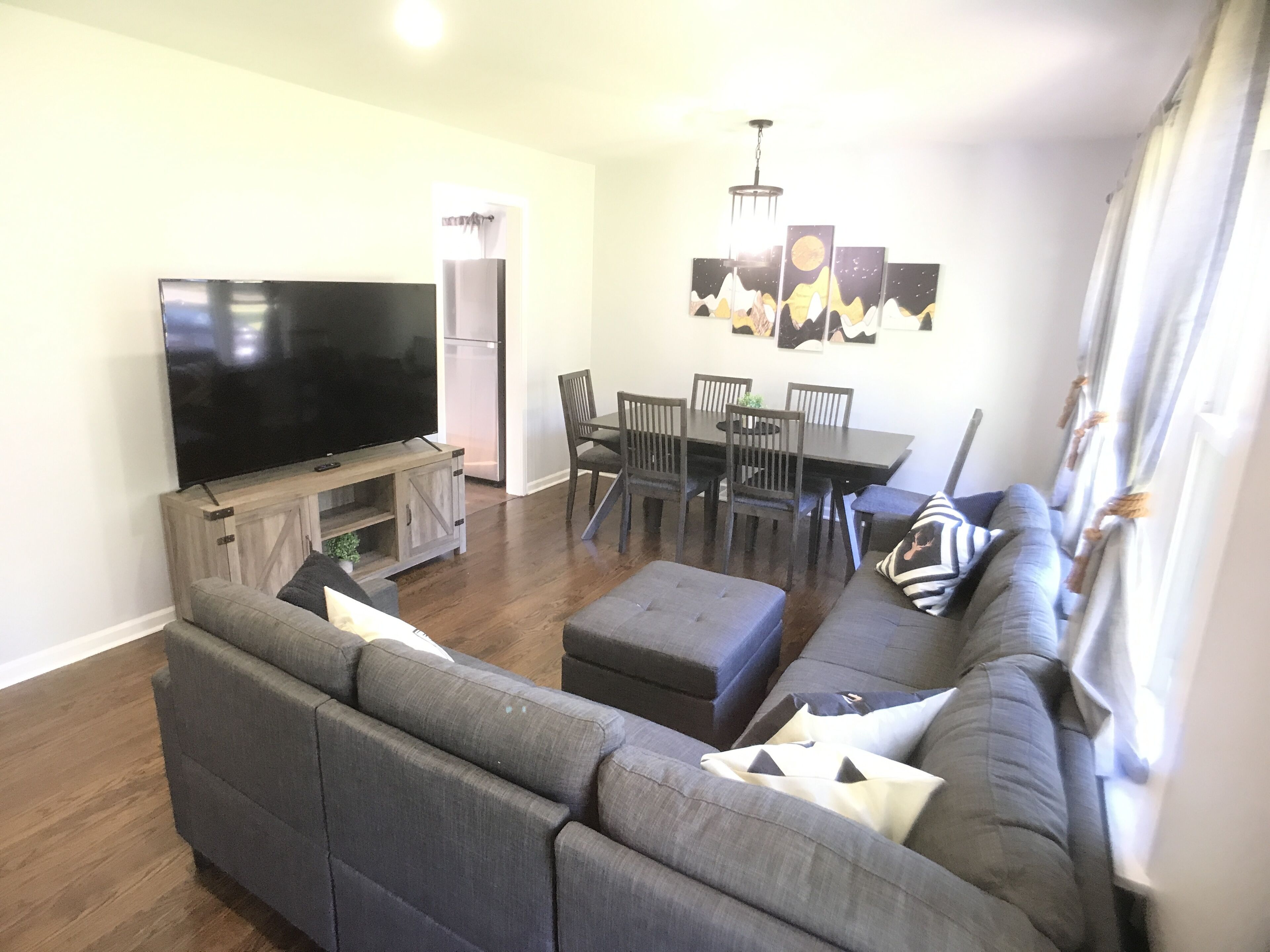Remodeled 3BR 1BA Near O'Hare Sleeps 10