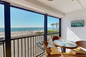 Outdoor dining - Winter Getaway Paradise! Beachfront Condo in Private Building. Heated Pool. Shopping, Restaurants. (Madeira Beach)