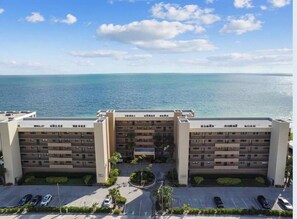 Exterior - Winter Getaway Paradise! Beachfront Condo in Private Building. Heated Pool. Shopping, Restaurants. (Madeira Beach)